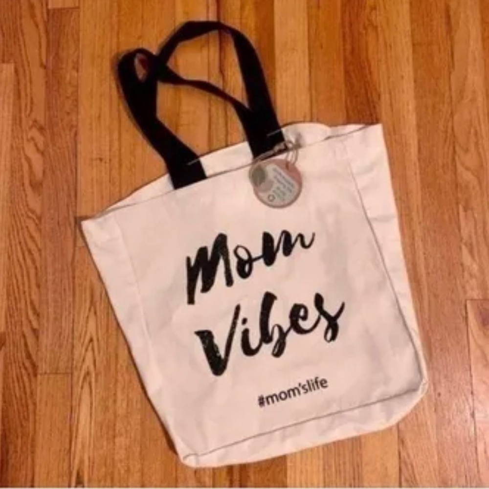 Boutique Totes Boutique NWT Black
Glitter Mom Vibes Cream
